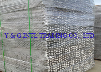 網によって波形を付けられるパッキングによって構成されるパッキングのコラムのステンレス鋼材料